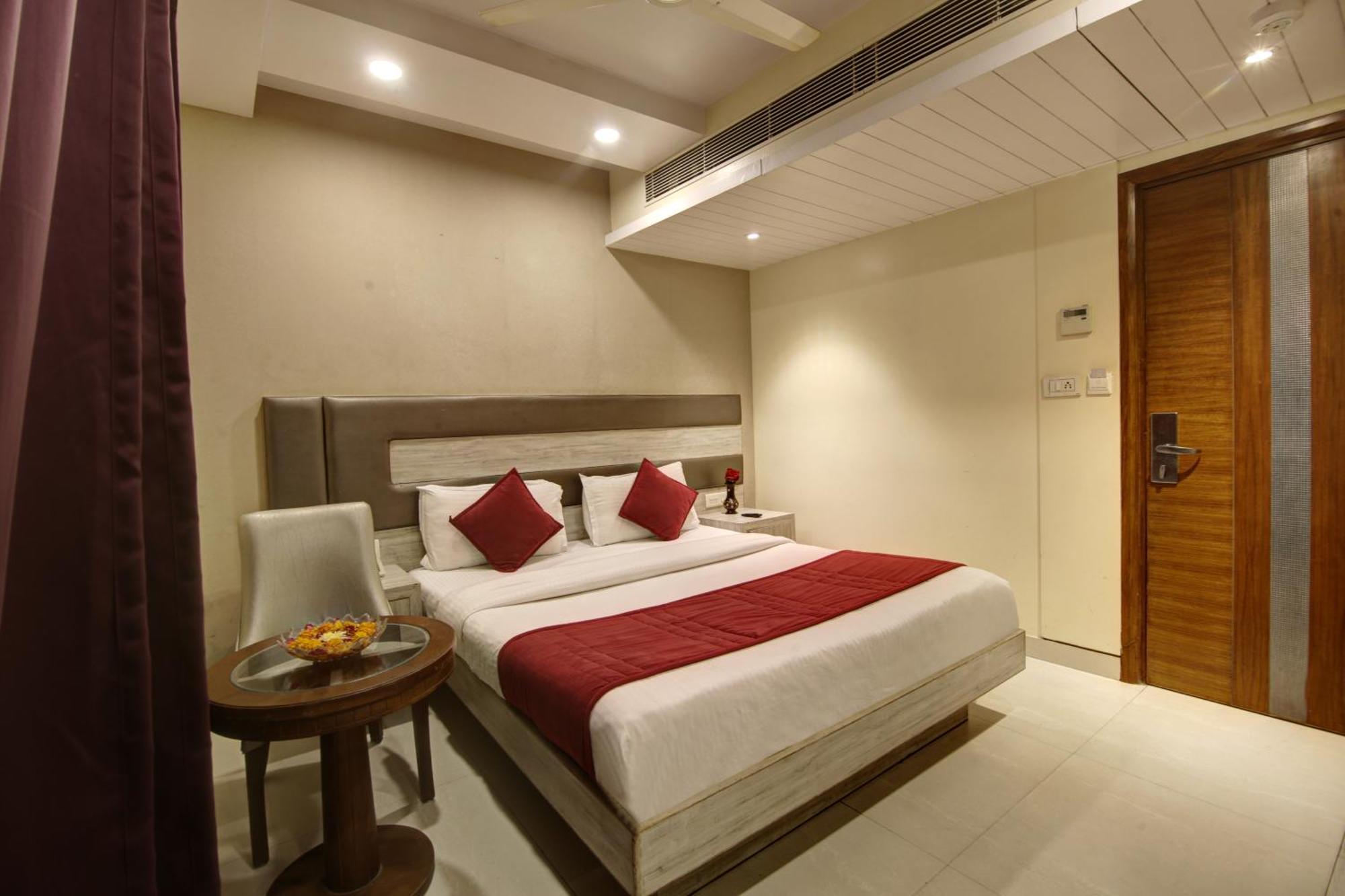 The Shanti Plaza - New Delhi Exterior photo