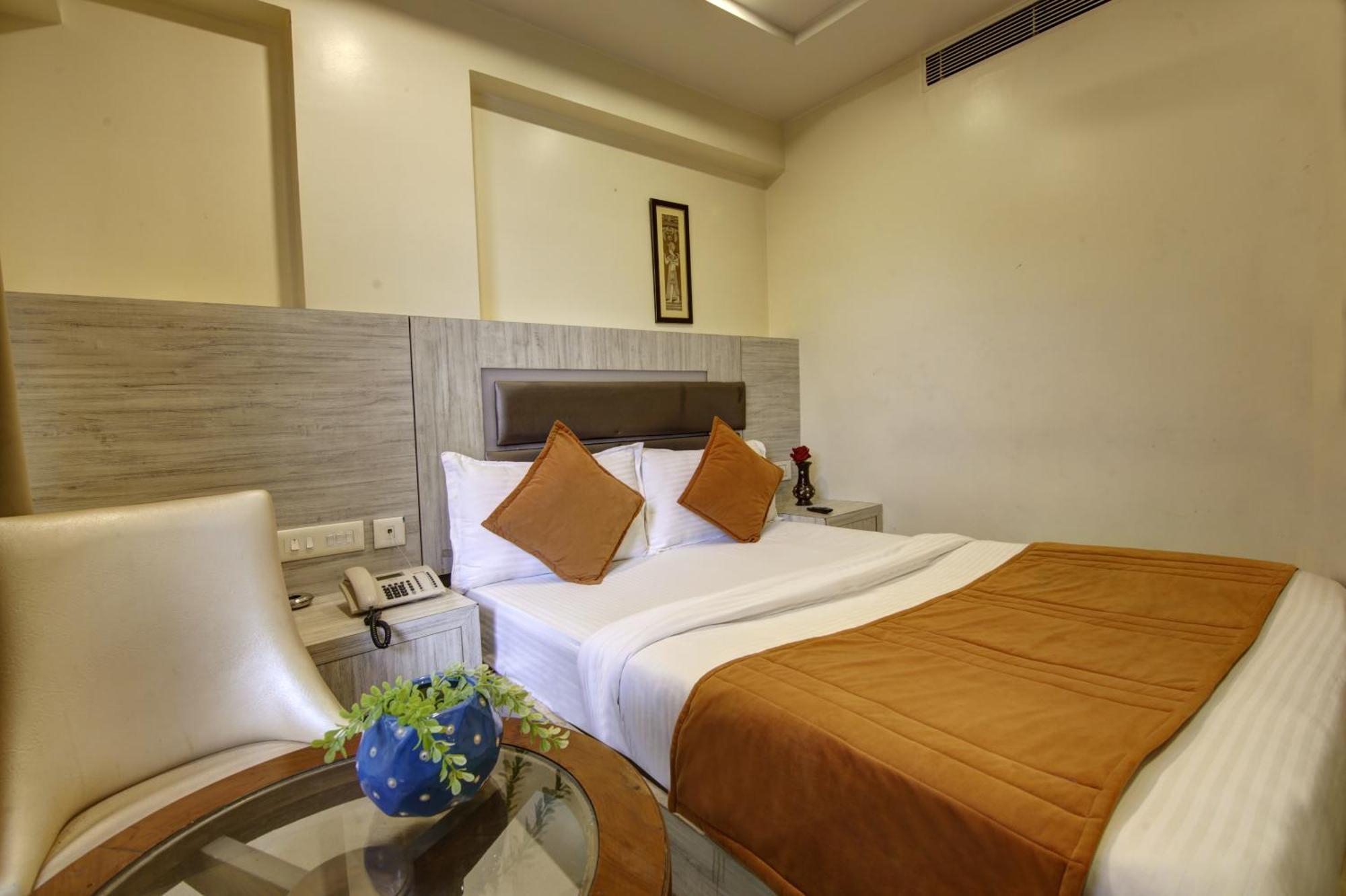 The Shanti Plaza - New Delhi Exterior photo