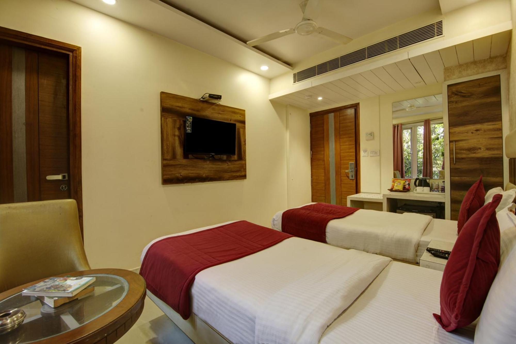 The Shanti Plaza - New Delhi Exterior photo